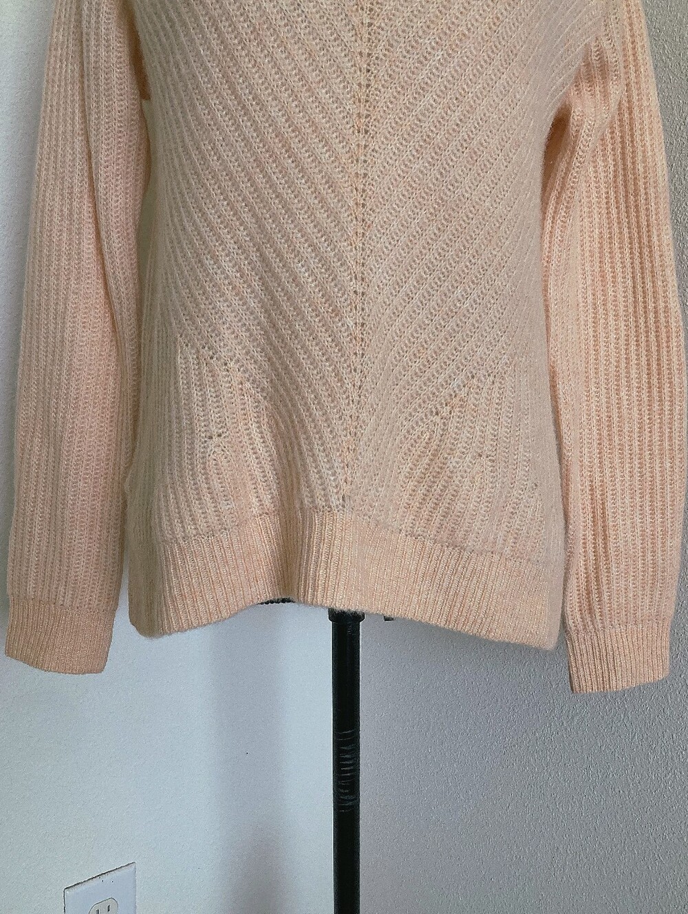 Moth Anthropologie 100% Cashmere V Neck knit Sweater S Pink Ribbed quiet luxury - Picture 6 of 17